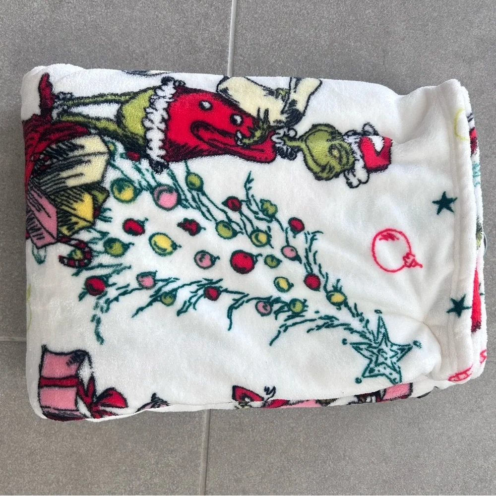 The Grinch Holiday Plush Blanket‎ Christmas Oversized Throw 50x70 NWOT